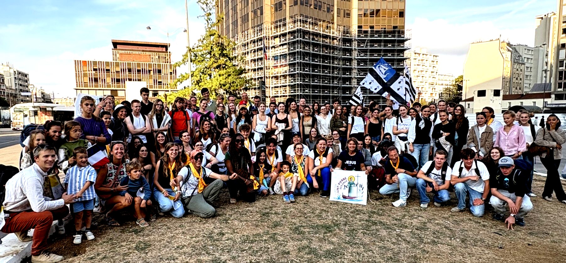 Photo de groupe des pèlerins nazairiens à Paris