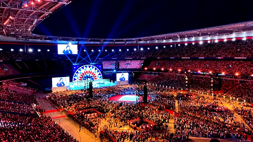 Le Stade de France rempli de jeunes lors de la rencontre avec le pape